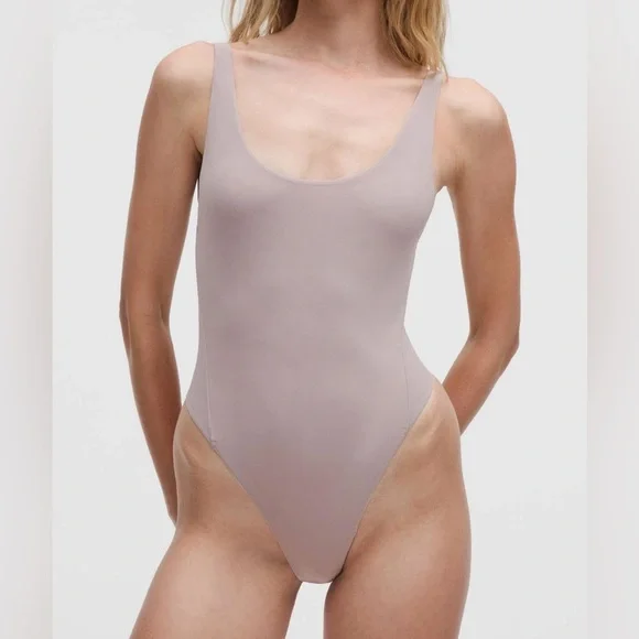 NWT Lululemon Wundermost Ultra-Soft Nulu Mesh Scoop Back Thong Bodysuit, medium - Picture 2 of 6